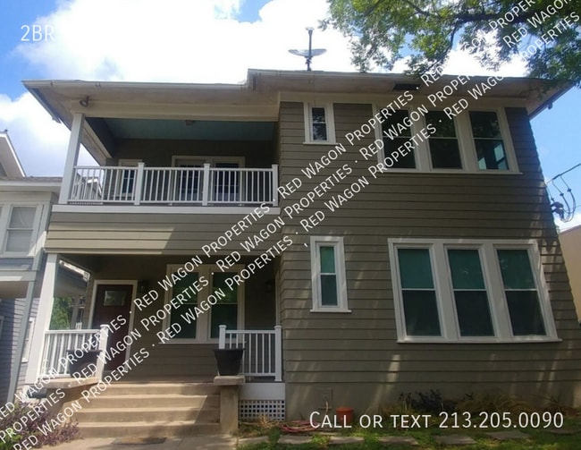 property at 411 W Mistletoe Ave