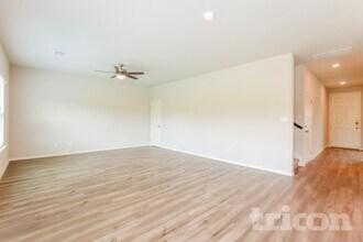 13515 Emerson Wy in Saint Hedwig, TX - Foto de edificio - Building Photo