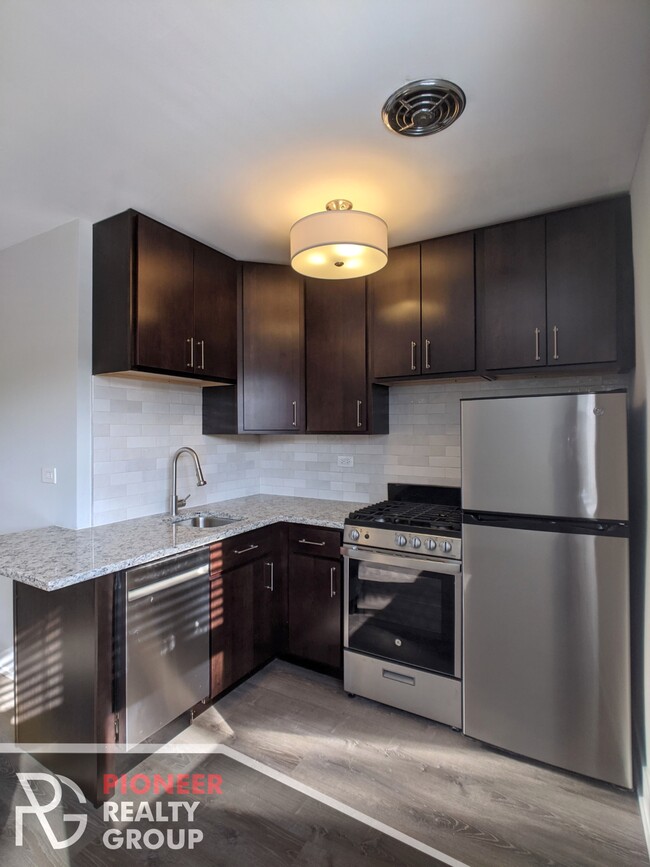 503 W Barry Ave, Unit 324