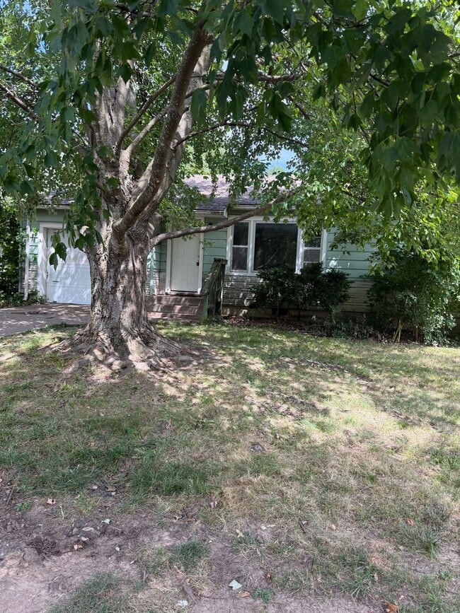 2138 N Pickwick Ave in Springfield, MO - Building Photo - Building Photo