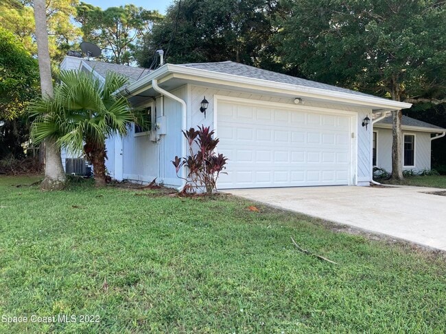 166 Inez St SE in Palm Bay, FL - Building Photo - Building Photo