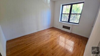 East 61 Street in New York, NY - Building Photo