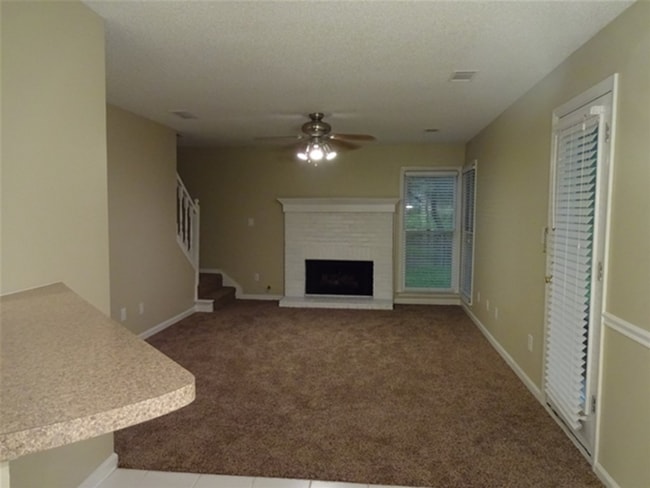 285 Thornbush Ln in Lawrenceville, GA - Foto de edificio - Building Photo