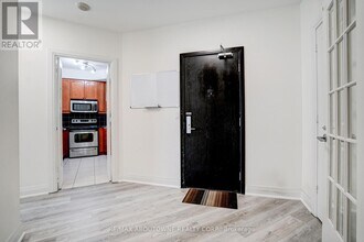 90 Absolute Ave in Mississauga, ON - Building Photo - Building Photo