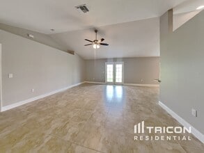 27429 Tierra Del Fuego Cir in Punta Gorda, FL - Building Photo - Building Photo