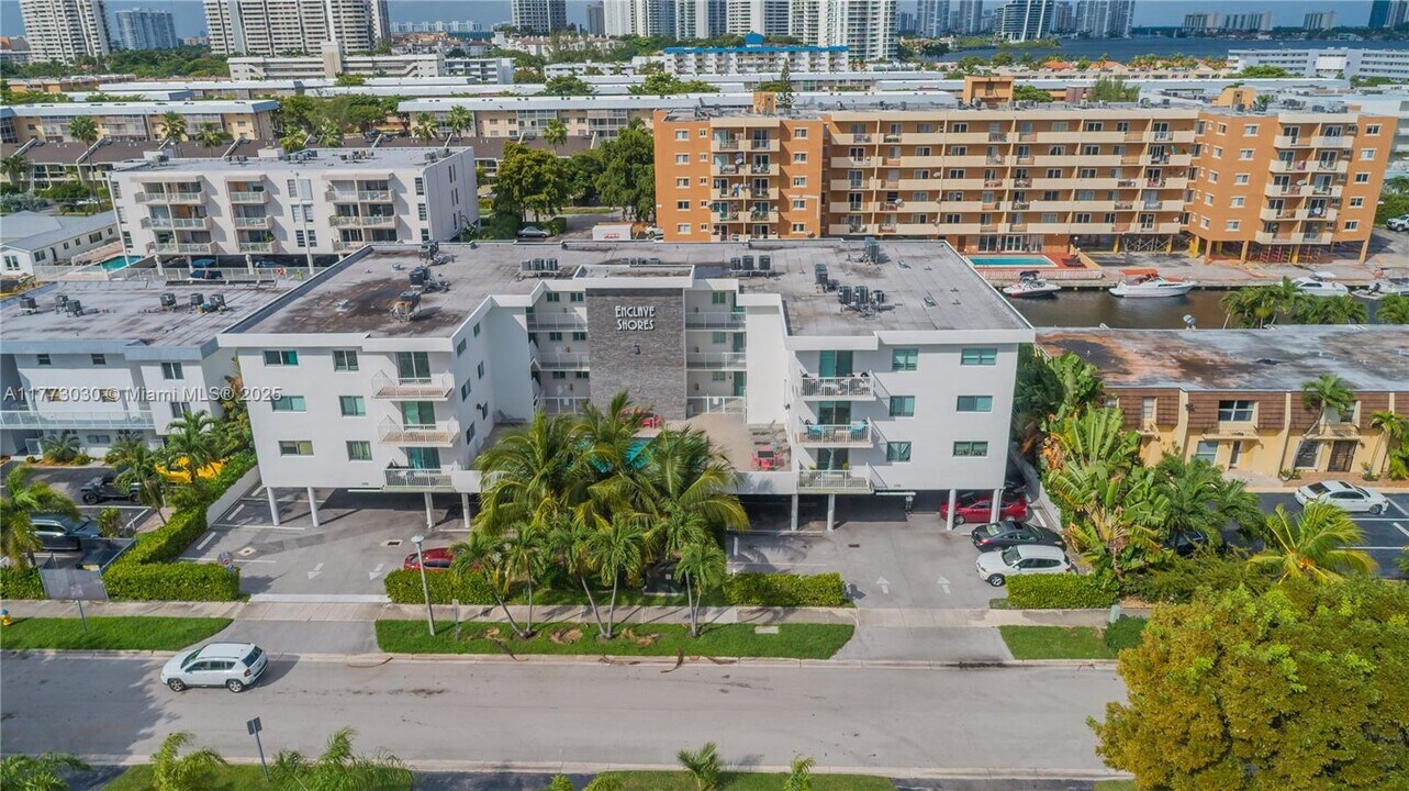 3755 NE 167th St in North Miami Beach, FL - Building Photo