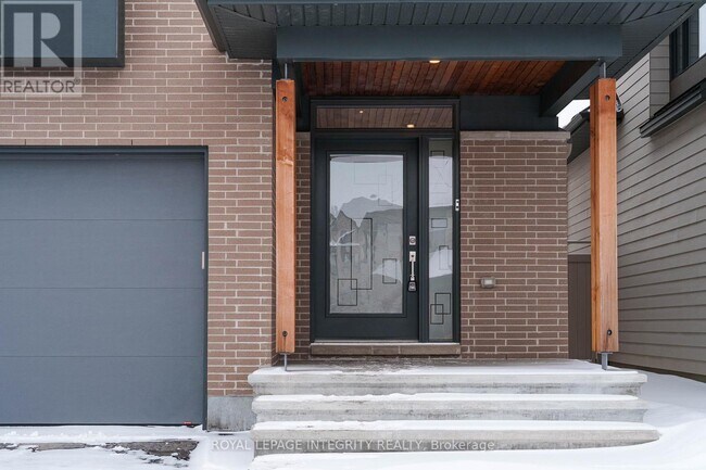 899 Ralph Hennessy Ave in Ottawa, ON - Building Photo - Building Photo