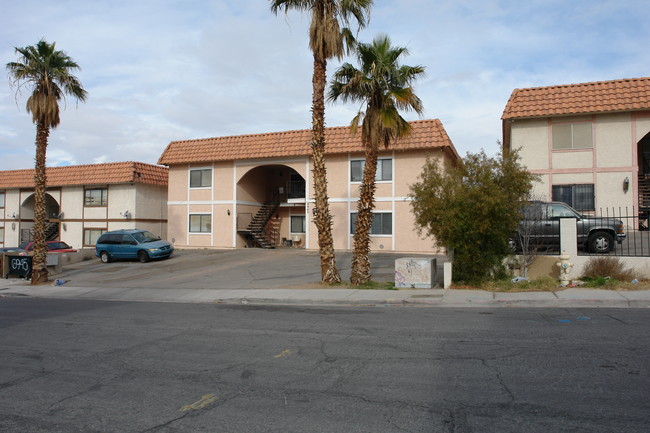 6945 Mendon Ln in Las Vegas, NV - Building Photo - Building Photo