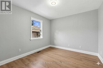 35 Archwood Crescent in Toronto, ON - Building Photo - Building Photo