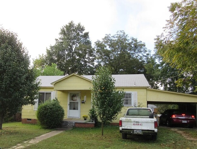 613 E McNeil in Magnolia, AR - Building Photo - Building Photo