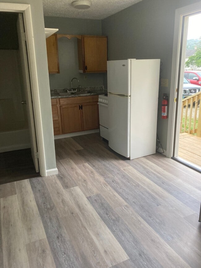 19 Hawthorne Ln in Bidwell, OH - Building Photo - Building Photo