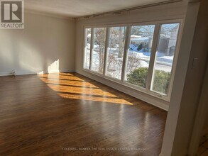 294 Betty Ann Dr in Toronto, ON - Building Photo - Building Photo