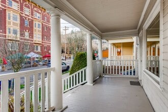 2273 NW Hoyt St in Portland, OR - Foto de edificio - Building Photo