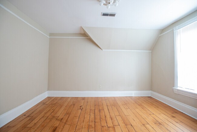 1704 E Bradford Ave in Milwaukee, WI - Building Photo - Building Photo