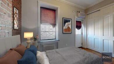 724 Tenth Avenue in New York, NY - Building Photo - Building Photo