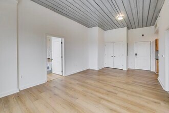 5885 Colorado Ave NW, Unit 401 in Washington, DC - Building Photo - Building Photo