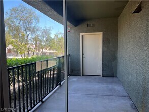 8324 W Charleston Blvd-Unit -1032 in Las Vegas, NV - Building Photo - Building Photo