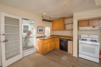 3218 Eureka Pl-Unit -B in Carlsbad, CA - Building Photo - Building Photo