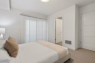 18007 3rd Ave NE in Shoreline, WA - Building Photo - Building Photo