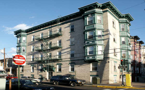 6000-6006 Palisade Ave in West New York, NJ - Building Photo