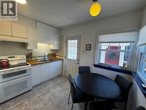 106 Main St S in Hamilton, ON - Building Photo - Building Photo