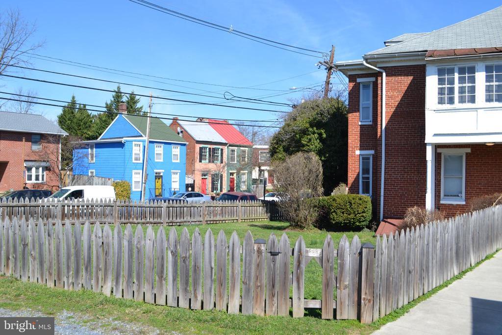 200 W All Saints St in Frederick, MD - Building Photo