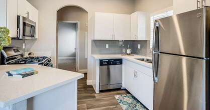Bella Solara Apartment Homes in Las Vegas, NV - Building Photo - Building Photo