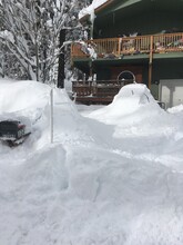 12098 Sierra Dr E in Truckee, CA - Foto de edificio - Building Photo