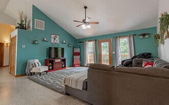 2404 Victor Church Rd in Branson, MO - Building Photo