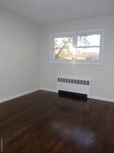 528 Canary Pl in North Babylon, NY - Building Photo - Building Photo
