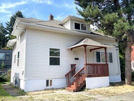 4713 N Commercial Ave in Portland, OR - Building Photo