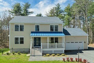 40 Mary Ann Ave in Salem, NH - Building Photo