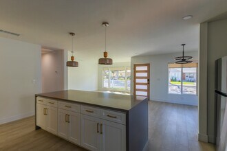 17601 Hamlin St in Los Angeles, CA - Building Photo - Building Photo