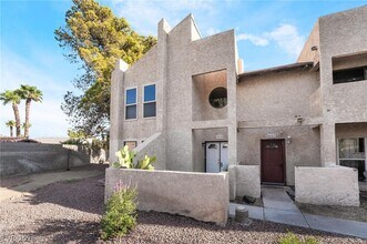 3929 S Torrey Pines Dr in Las Vegas, NV - Building Photo - Building Photo