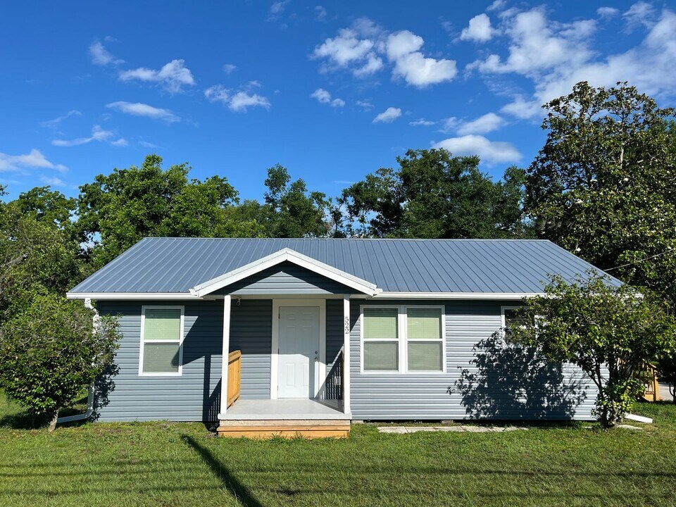 522 Houston Ave NW in Live Oak, FL - Foto de edificio
