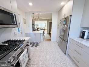 3463 W Queen Ln in Philadelphia, PA - Building Photo - Building Photo