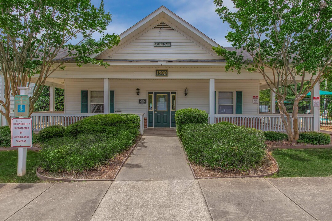 Pinehurst Villas Apartments in Opelika, AL - Foto de edificio