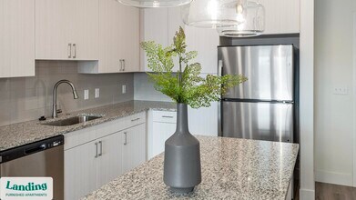 10670 Jake Jabs Blvd in Longmont, CO - Foto de edificio - Building Photo