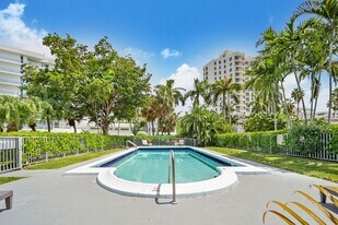 9800 East Bay Harbor Drive in Bay Harbor Islands, FL - Building Photo