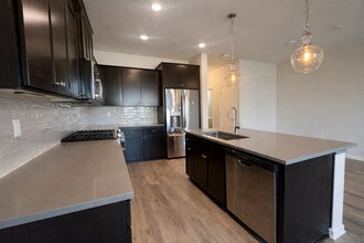 7994 SE Butternut Creek Pkwy in Hillsboro, OR - Building Photo - Building Photo