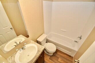 25 Road 5608 in Cleveland, TX - Foto de edificio - Building Photo