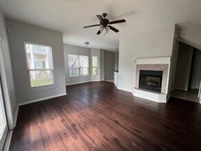 3614 N Tower Cir in Fayetteville, AR - Foto de edificio - Building Photo