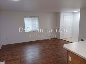 2571 NW Cedar Ave in Redmond, OR - Building Photo