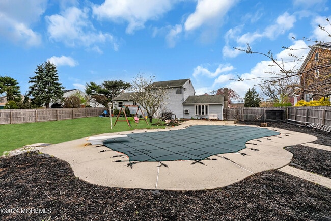 36 Community Dr in West Long Branch, NJ - Building Photo - Building Photo