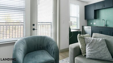 91 Jensen Dr, Unit 4303 in Houston, TX - Foto de edificio - Building Photo