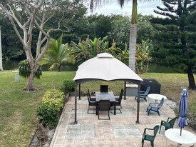 106 Windsor E in West Palm Beach, FL - Building Photo