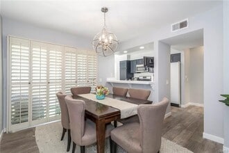 5455 Sylmar Ave in Los Angeles, CA - Building Photo - Building Photo