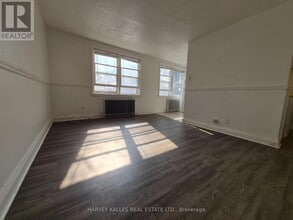 330 Chisholm Ave in Toronto, ON - Building Photo - Building Photo