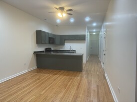 2871 E 91st St, Unit 2F Apartamentos