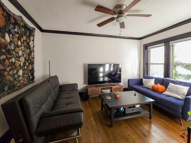 property at 1825 W Winona St